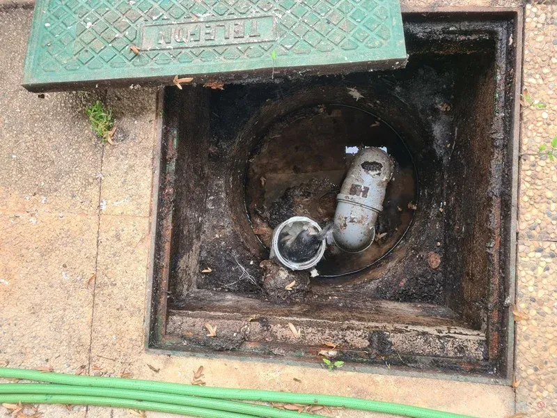 Pregled podzemnega jaška zaradi možnih poti gibanja podgan.